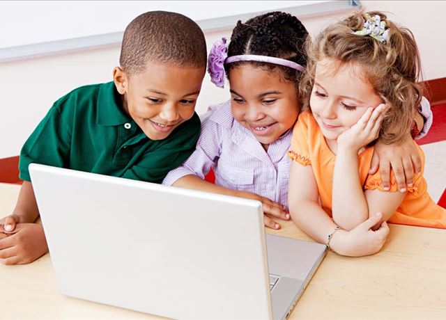 children with broadband access on laptop